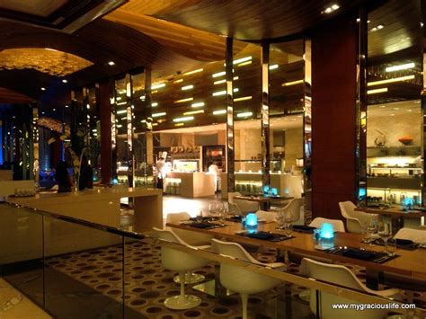where to eat at solaire
